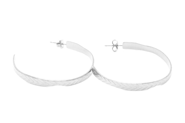 Boucles d'oreilles MYA BAY Grandes Créoles, texture feuille BOC-02.S - PRECIOVS