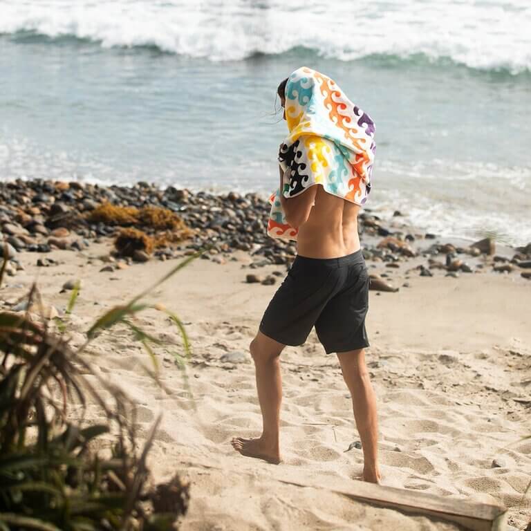 Serviette de plage Slowtide Out The Back en coton durable - PRECIOVS